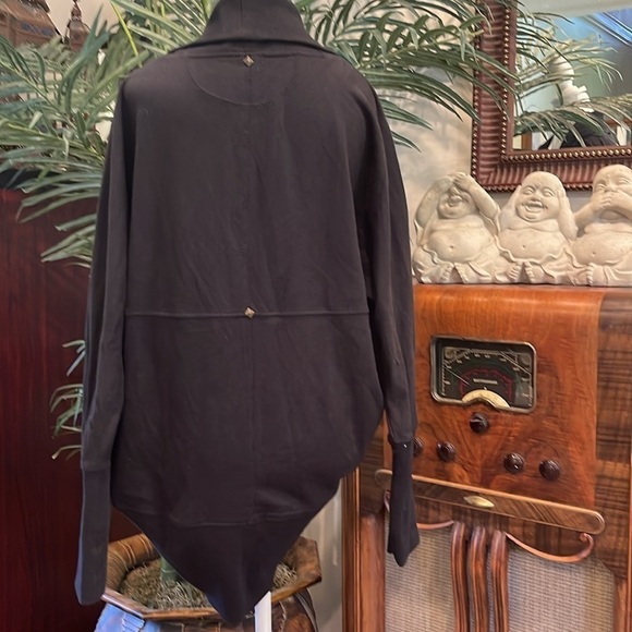 A Velvet rose mid weight fleece bat wing cocoon open jacket with metal detail - Picture 2 of 7